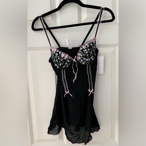 NWT Rene Rofe lingerie set, black with floral applique accents -size M